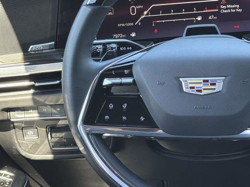 Certified 2025 Cadillac Escalade ESV Premium Luxury image 9