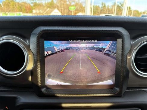 Used 2022 Jeep Wrangler Unlimited Sahara image 23