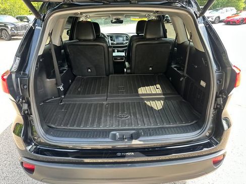 Used 2019 Toyota Highlander XLE AWD/4WD image 13