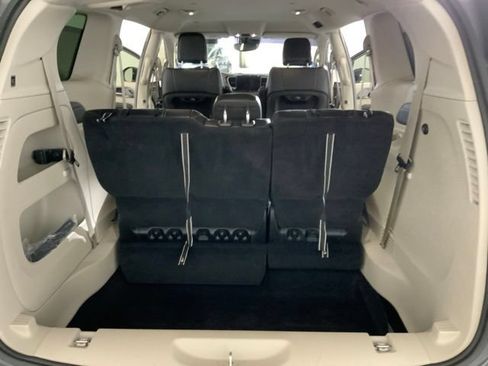 Used 2022 Chrysler Pacifica Touring-L FWD image 54