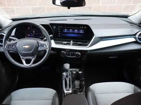 Used 2025 Chevrolet Trax LT w/ Driver Confidence Package FWD image 35