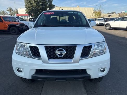 Used 2019 Nissan Frontier PRO-4X image 9