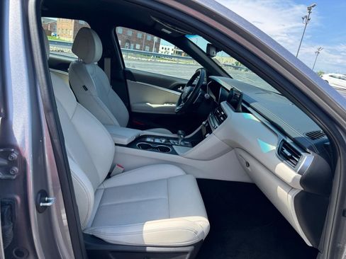 Used 2025 Genesis G70 2.5T AWD/4WD image 18