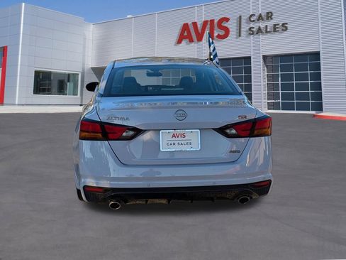 Used 2025 Nissan Altima 2.5 SR w/ SR Premium Package image 9