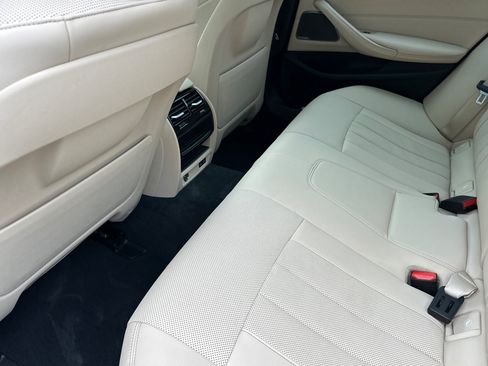 Used 2023 BMW 530i w/ Premium Package RWD image 11