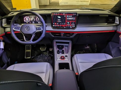 New 2026 Volkswagen Tiguan SE R-Line FWD image 12