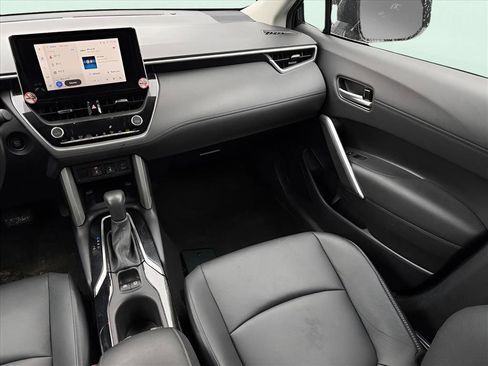 Used 2024 Toyota Corolla Cross XLE image 14