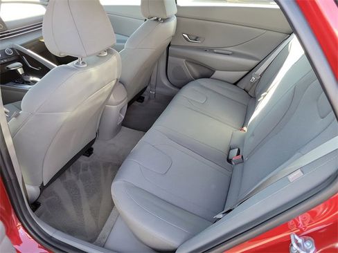 Used 2025 Hyundai Elantra SE image 20