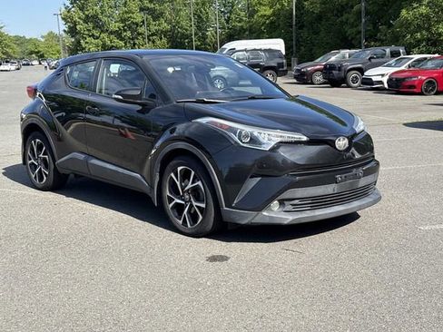 Used 2018 Toyota C-HR XLE FWD image 1