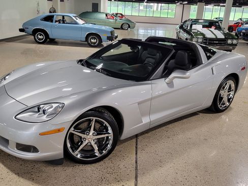 Used 2013 Chevrolet Corvette Coupe w/ 3LT Preferred Equipment Group RWD image 29
