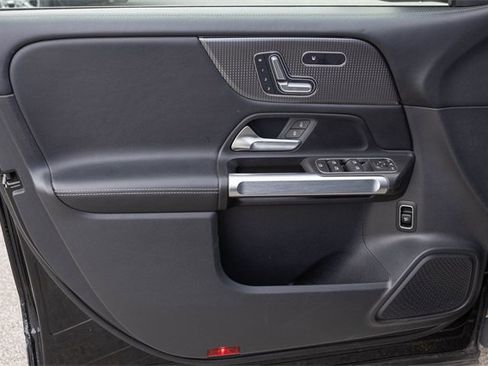 Used 2023 Mercedes-Benz GLB 250 4MATIC image 10