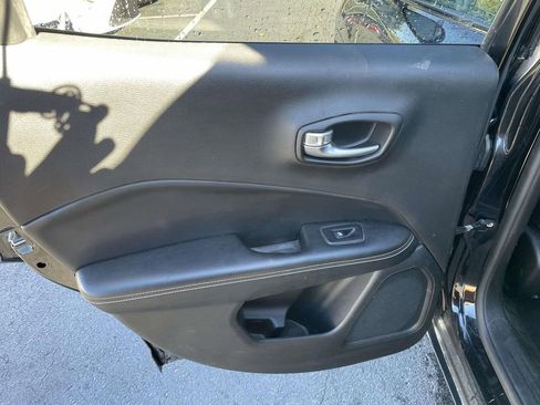 Used 2018 Jeep Compass Latitude w/ Popular Equipment Group image 19