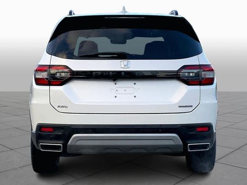 Used 2023 Honda Pilot Touring image 4