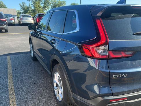 Used 2025 Honda CR-V LX image 7