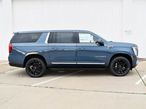 New 2026 GMC Yukon XL Elevation image 4