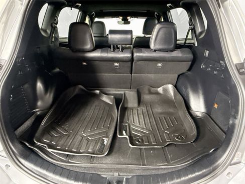 Used 2018 Toyota RAV4 SE image 38