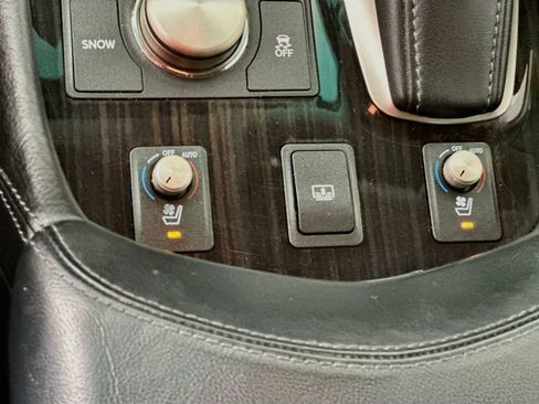 Used 2014 Lexus LS 460 AWD w/ Comfort Package image 28