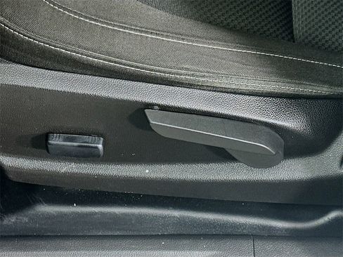 Used 2022 Chevrolet Colorado LT w/ Fleet Safety Package image 18