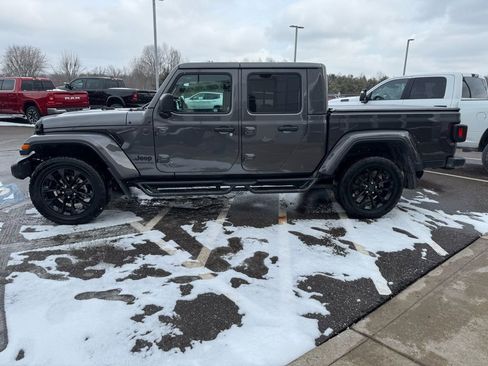 Used 2025 Jeep Gladiator Sport image 6