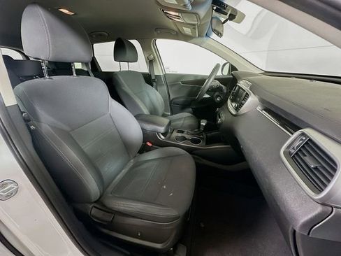 Used 2019 Kia Sorento AWD V6 image 27