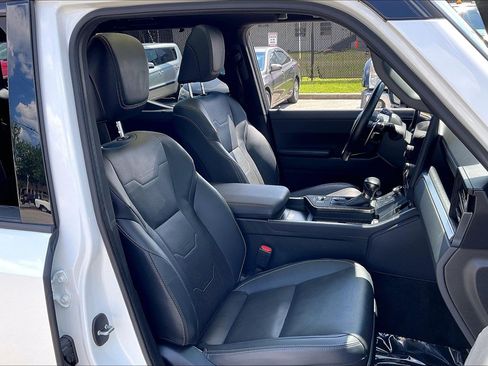 Used 2025 Lexus GX 550 w/ Accessory Package (2T) AWD/4WD image 9