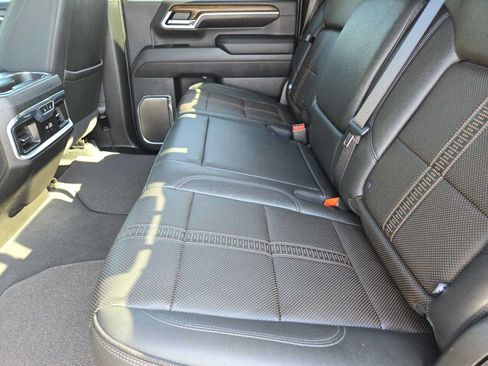 Certified 2024 Chevrolet Silverado 2500 High Country w/ High Country Premium Package AWD/4WD image 30