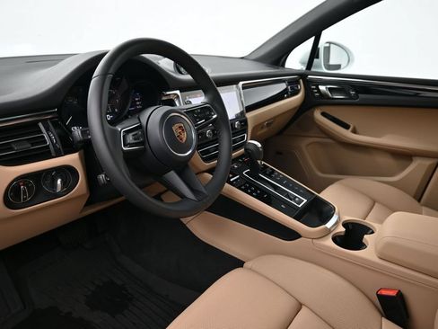 Used 2026 Porsche Macan AWD/4WD image 4
