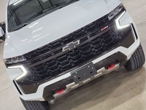 Used 2023 Chevrolet Tahoe Z71 w/ Luxury Package AWD/4WD image 19