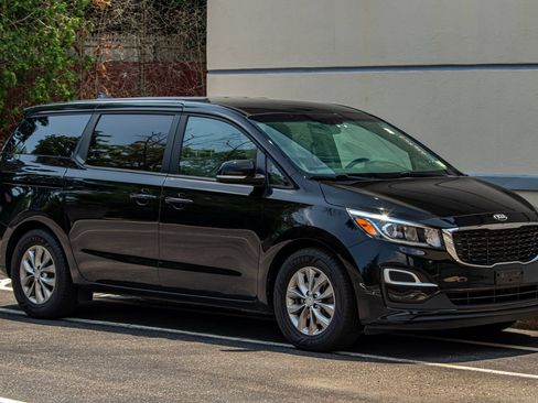 Used 2020 Kia Sedona LX FWD image 12