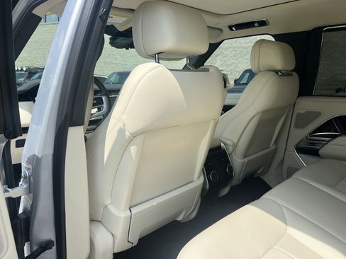 Used 2025 Land Rover Range Rover SE AWD/4WD image 36