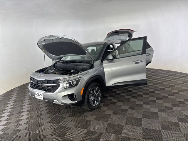Certified 2026 Kia Seltos LX AWD/4WD image 12