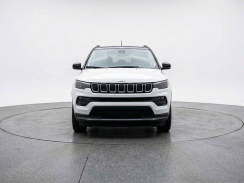 Used 2025 Jeep Compass Limited image 2