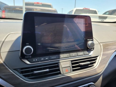 Used 2025 Nissan Altima 2.5 SV FWD image 18