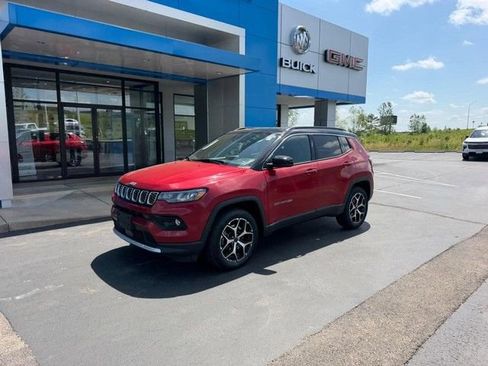 Used 2025 Jeep Compass Limited AWD/4WD image 2