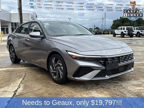Used 2025 Hyundai Elantra SEL FWD image 2