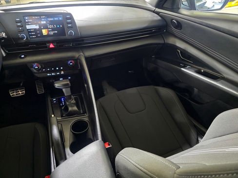 Certified 2025 Hyundai Elantra Sport FWD image 17
