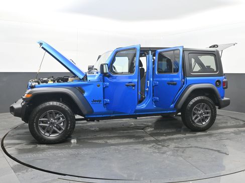 Used 2025 Jeep Wrangler Sport S image 42
