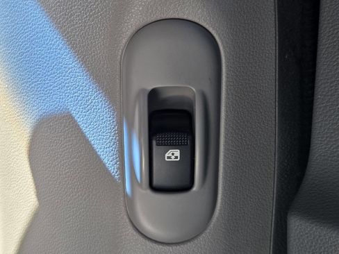 Used 2010 Kia Sedona LX FWD image 35
