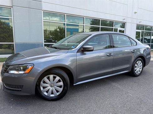 Used 2013 Volkswagen Passat 2.5 S FWD image 4
