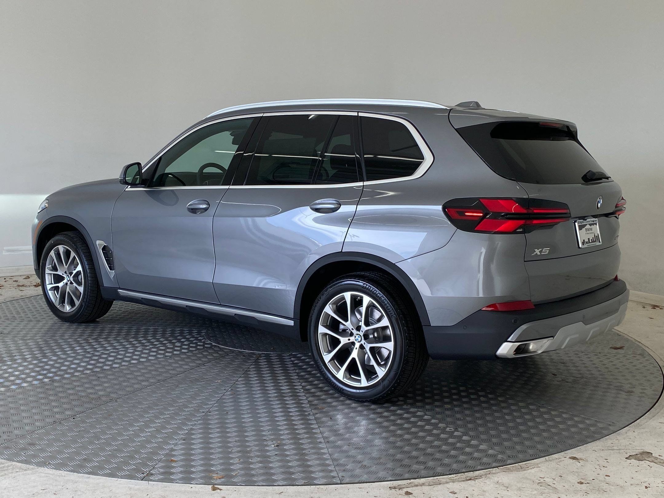 Used 2026 BMW X5 xDrive40i w/ Climate Comfort Package AWD/4WD image 3