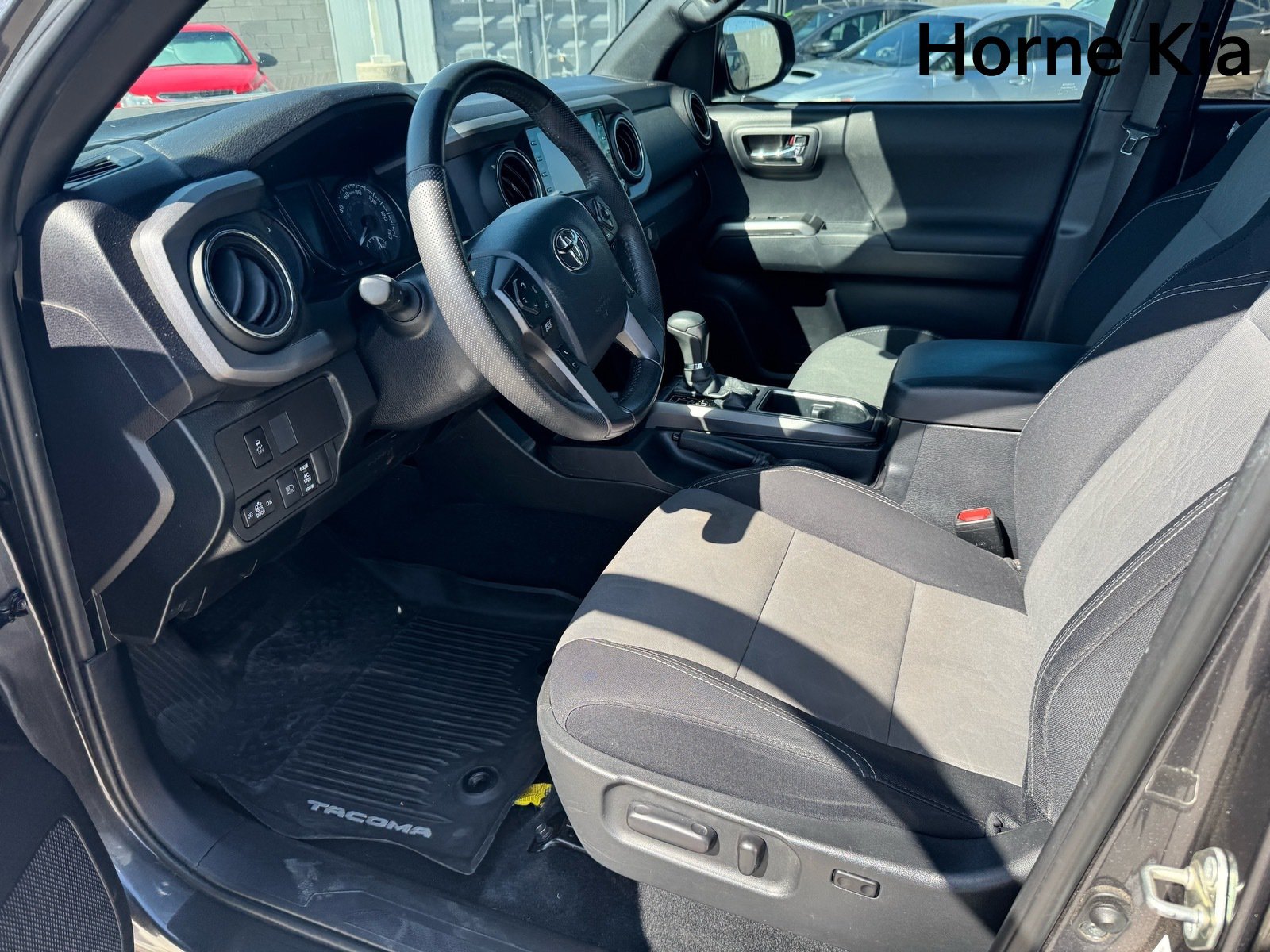 Used 2020 Toyota Tacoma TRD Off-Road w/ Technology Package AWD/4WD image 9