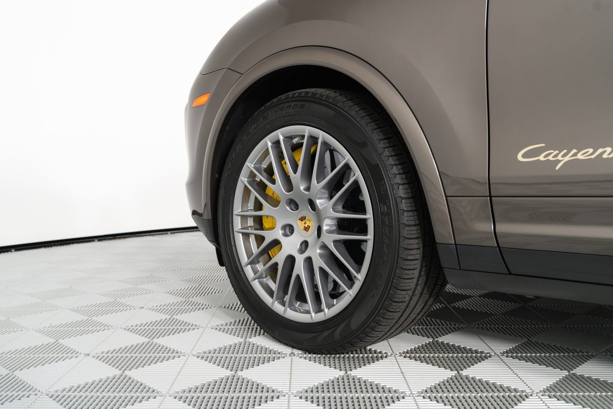 Used 2016 Porsche Cayenne Turbo S AWD/4WD image 21
