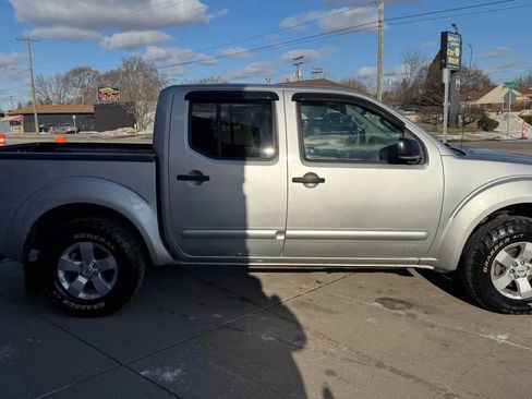 Used 2012 Nissan Frontier SV w/ SV Premium Utility Pkg image 6
