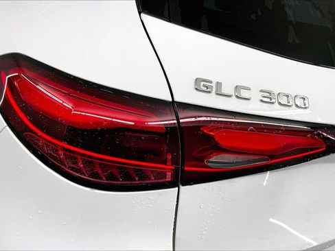 Used 2025 Mercedes-Benz GLC 300 4MATIC image 6
