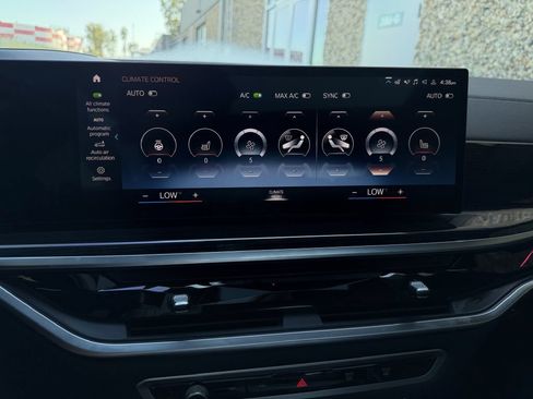 Used 2023 BMW X7 M60i AWD/4WD image 26