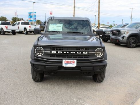 New 2025 Ford Bronco 4-Door image 2