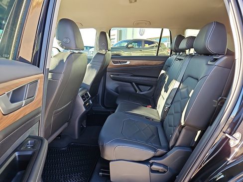 New 2026 Volkswagen Atlas SE image 10