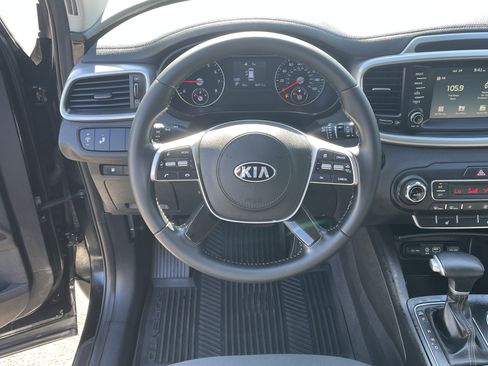 Used 2020 Kia Sorento S FWD image 13