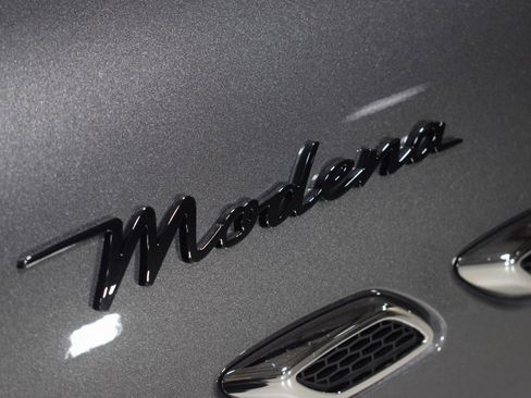 Used 2022 Maserati Levante Modena image 12