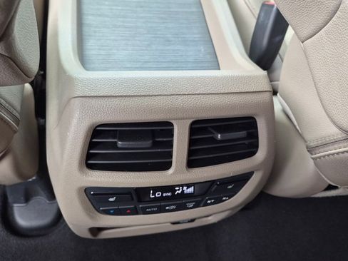 Used 2019 Honda Pilot Touring image 18